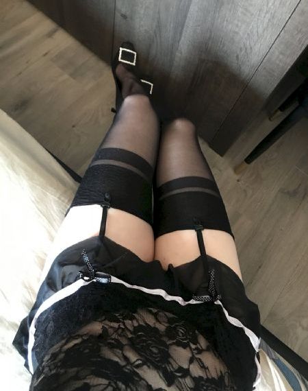 www成人色情美女露双乳球_剧情片在线播放观看
