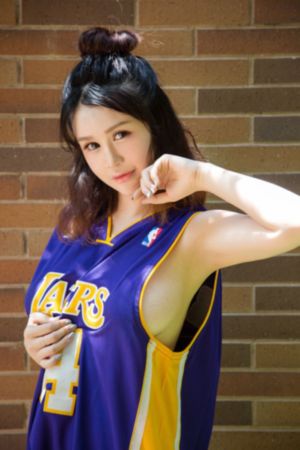亚裔女律师被5个黑人_超清高清在线观看